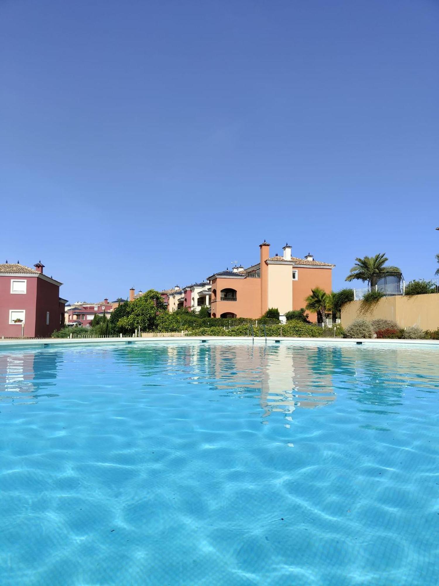 Apartment Beautiful Enjoy, With A Shared Pool *